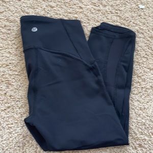 black lululemon capris